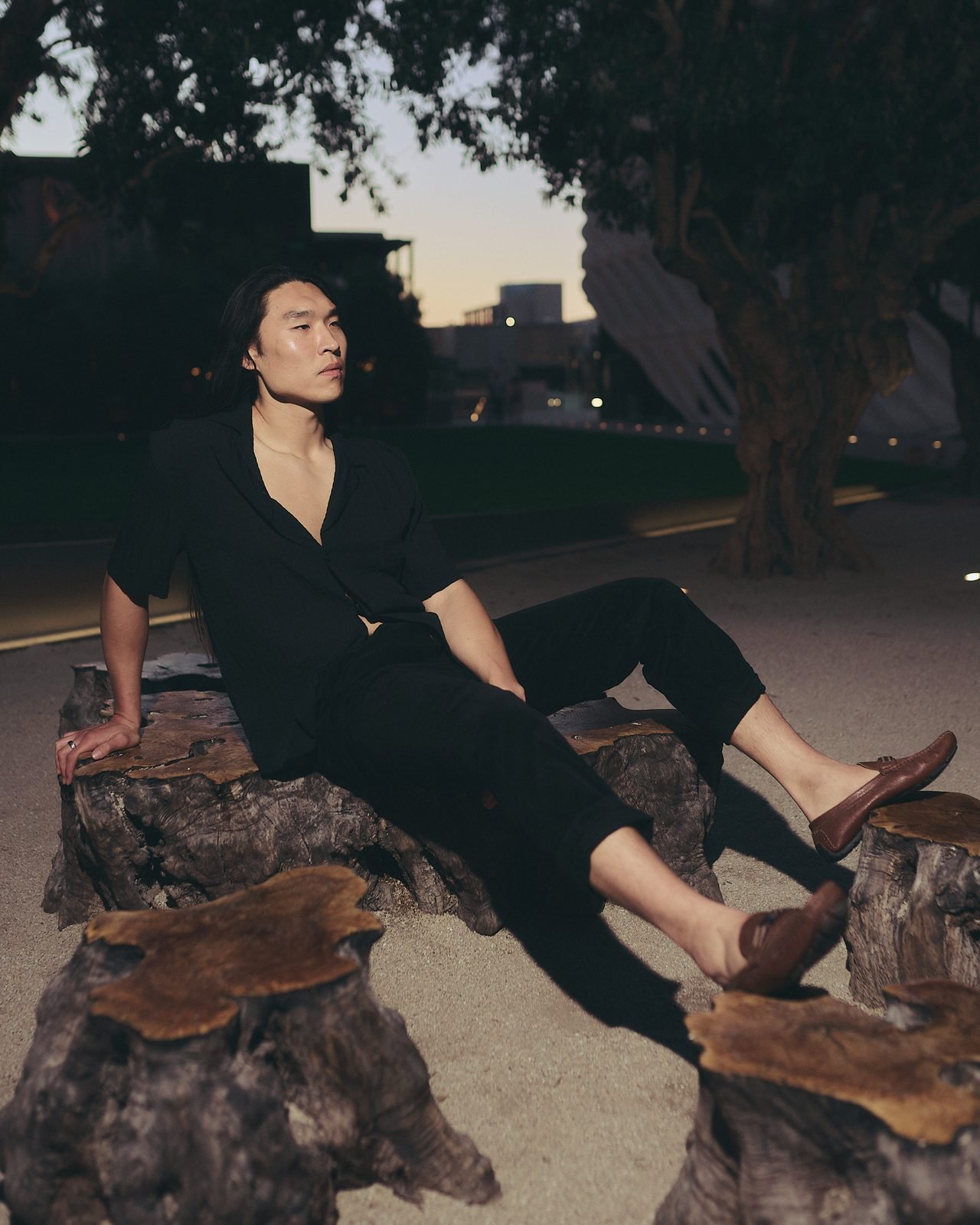 Black shirt, dusk